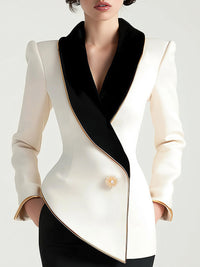 Elegante Asymmetrische Witte Blazer met Zwarte Contrasterende Revers