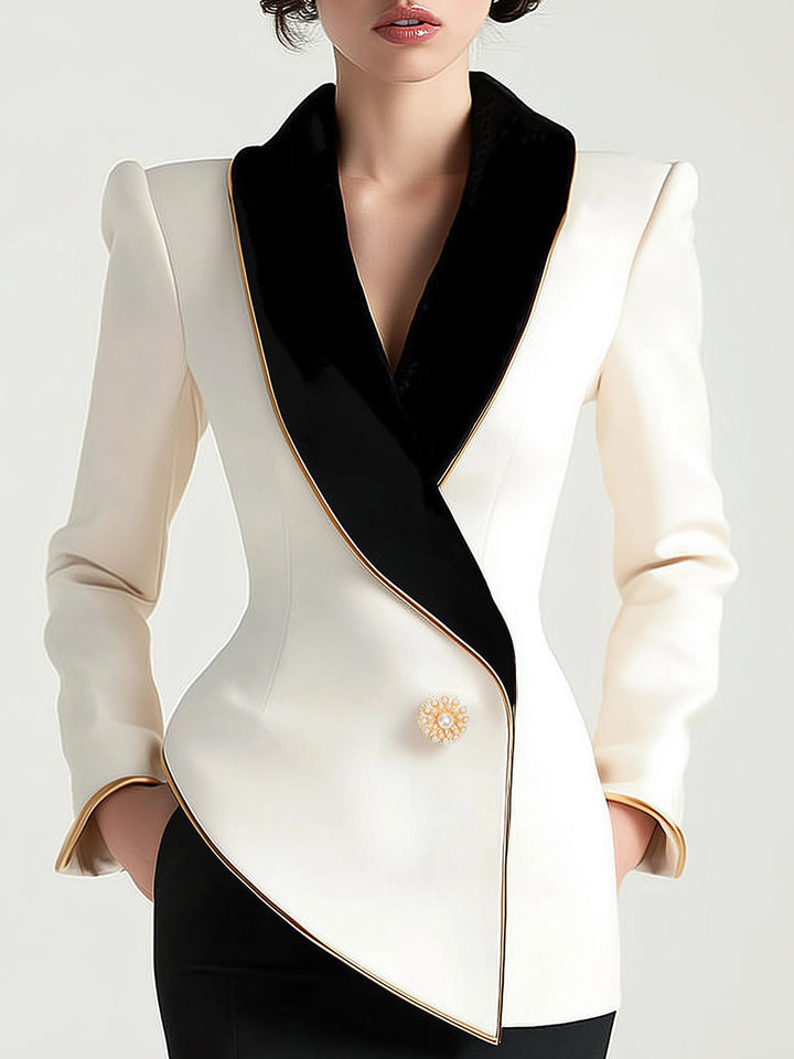 Elegante Asymmetrische Witte Blazer met Zwarte Contrasterende Revers