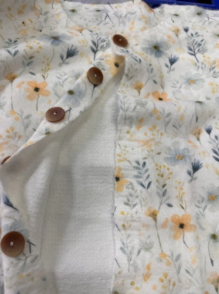 Mooie bloemenprint cardigan met knopen