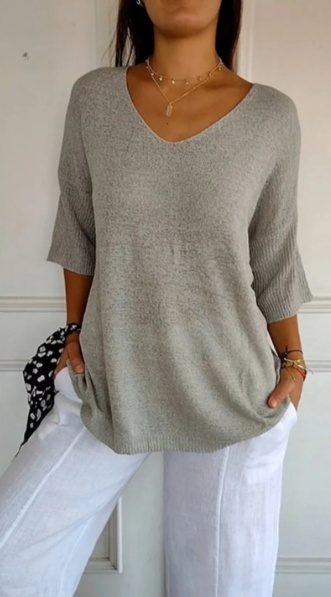 Effen gebreide damesblouse met 3/4 mouwen en V-hals