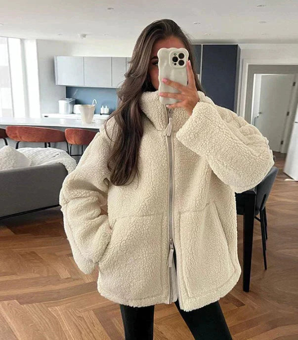 Liora – Oversized Teddyjacken
