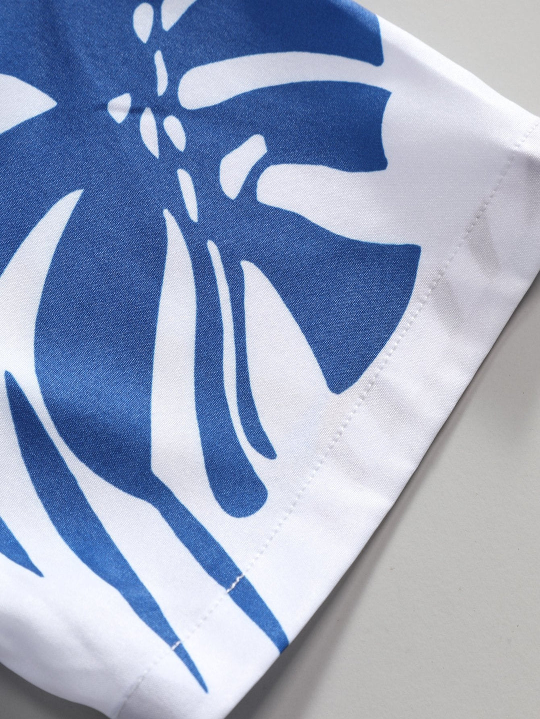 Kleurrijke Bladerprint Doorknoop Shirt & Zwembroek